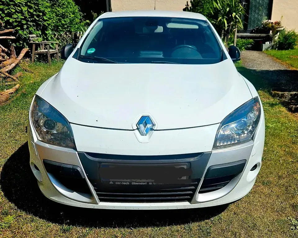 Gebraucht Renault Mégane Bose Edition 131 PS (96 kW) 2012 Weiß Coupé