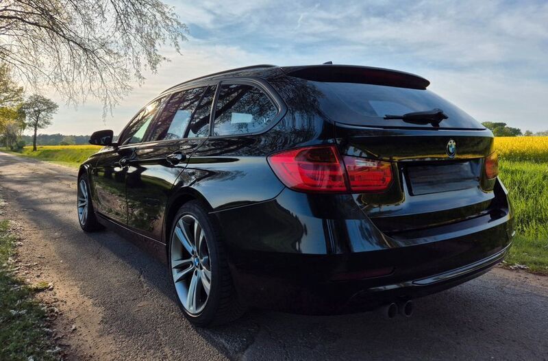 Schwarz Gebraucht 2013 BMW 330 Sport Line Kombi | 8.500 € (Fairer Preis) - Bild 1/4