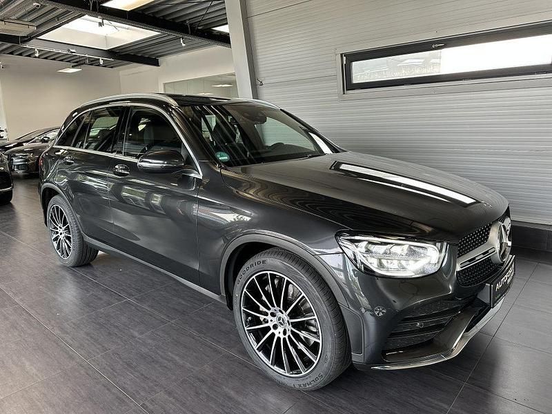 Graphitgrau Gebraucht 2019 Mercedes GLC220 AMG SUV | 31.890 € (Fairer Preis) - Bild 1/4
