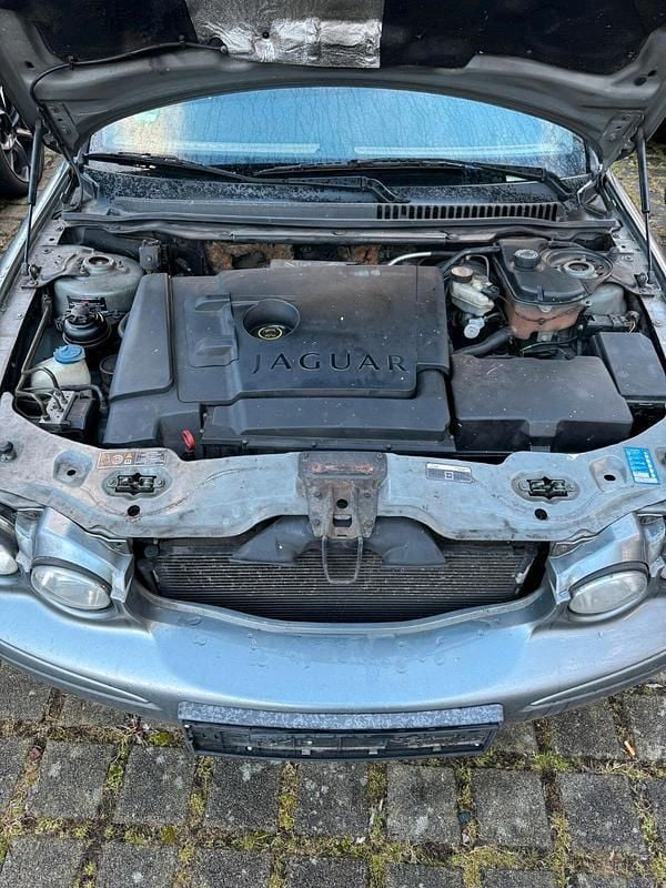Grau Gebraucht 2003 Jaguar X-type Limousine | 349 € (Superpreis) - Bild 1/4