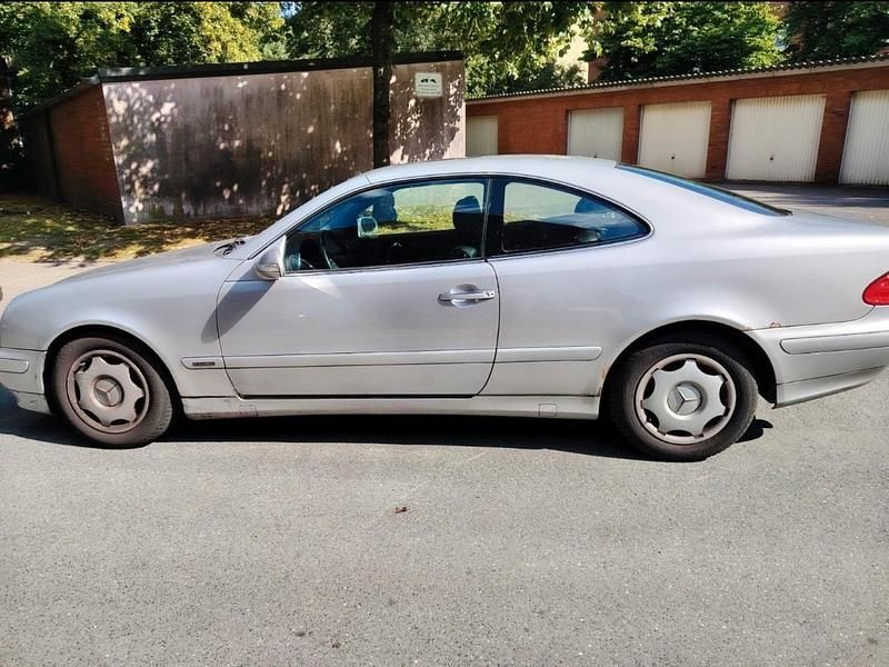 Gebraucht Mercedes CLK200 163 PS (119 kW) 2001 Silber Coupé