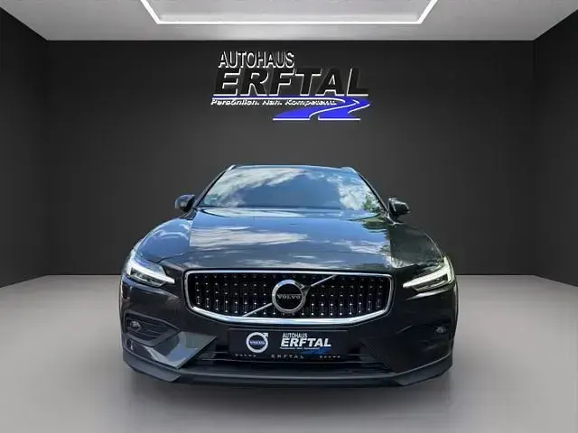 Gebraucht Volvo V60 CC Pro 250 PS (183 kW) 2022 Grau Kombi