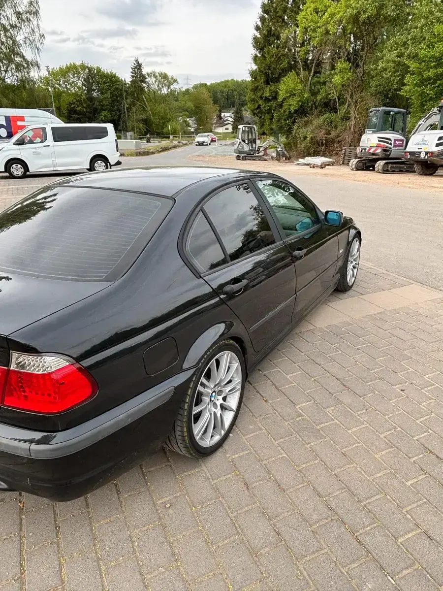 Gebraucht BMW 318 125 PS (91 kW) 1998 Schwarz Limousine
