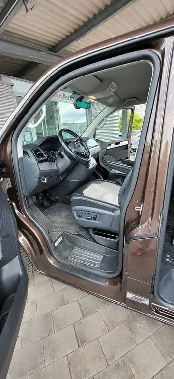 Gebraucht VW Multivan 150 PS (110 kW) 2015 Braun Van / Kleinbus