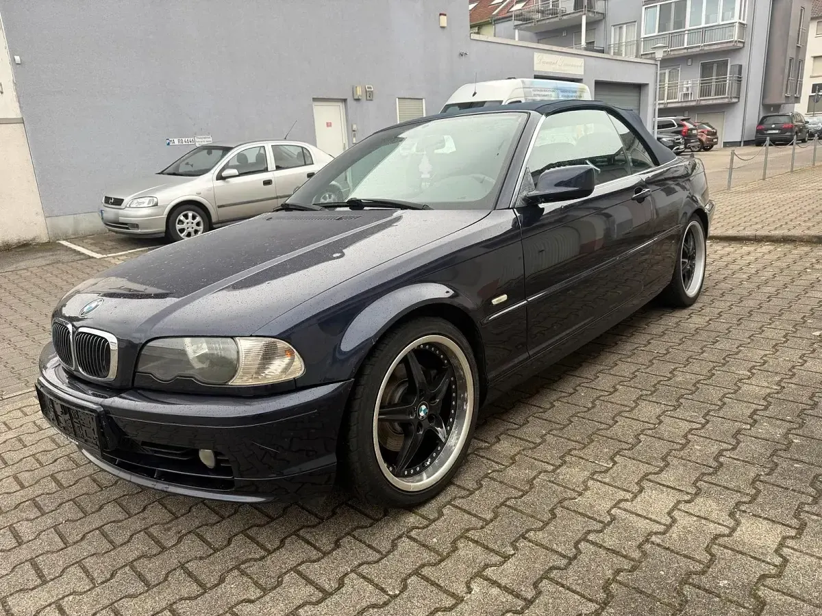 Gebraucht BMW 320 Cabriolet 170 PS (125 kW) 2001 Blau Cabrio
