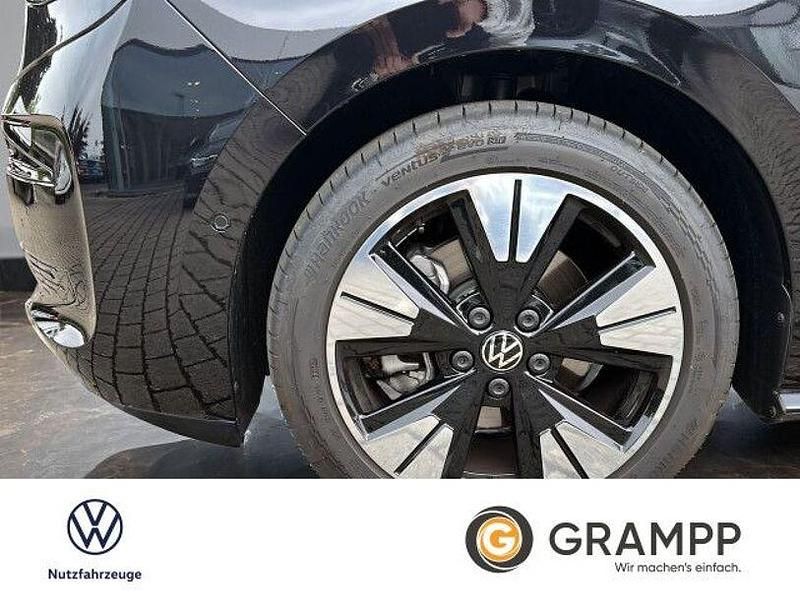 Second-hand VW Multivan Style 150 CP (110 kW) 2025 Negru Monovolum