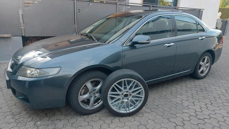 Grau Gebraucht 2004 Honda Accord Limousine | 3.500 € (Fairer Preis) - Bild 1/4