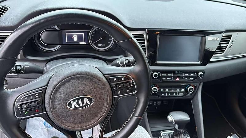 Gebraucht Kia Niro Spirit 105 PS (77 kW) 2018 Weiß SUV