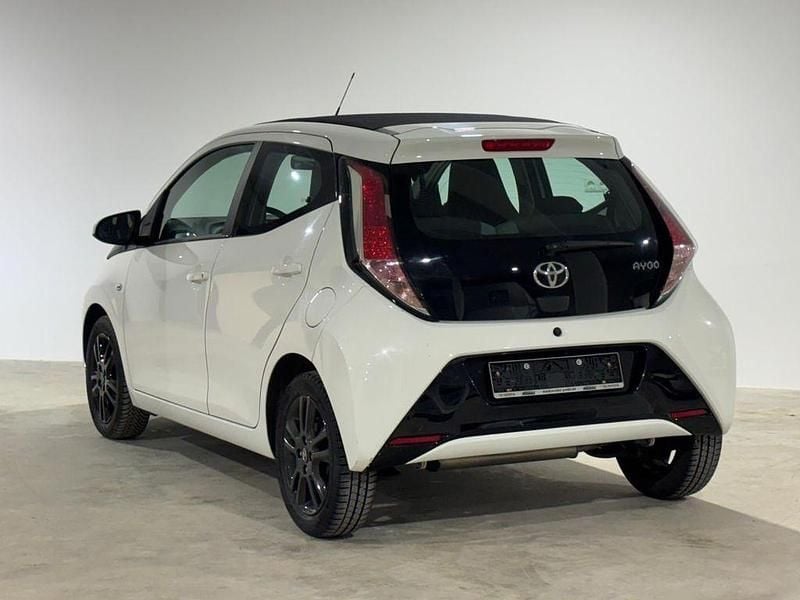 Gebraucht Toyota Aygo X-wave 69 PS (50 kW) 2016 Schneeweiß Kleinwagen