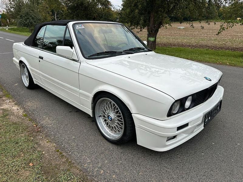 Weiß Gebraucht 1991 BMW 318 Cabriolet Performance Cabrio | 13.999 € - Bild 1/4