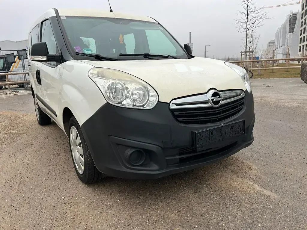 Używany Opel Combo 120 KM (88 kW) 2017 Biały Minivan