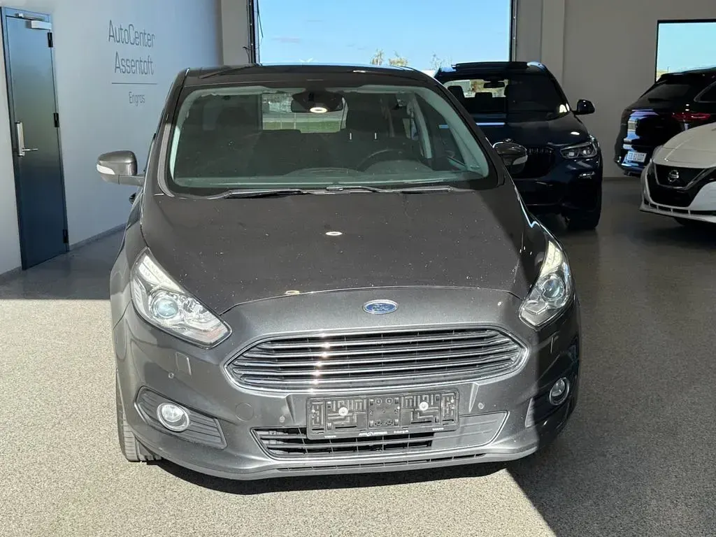 Gebraucht Ford S-MAX Titanium 179 PS (131 kW) 2017 Grau Van / Kleinbus