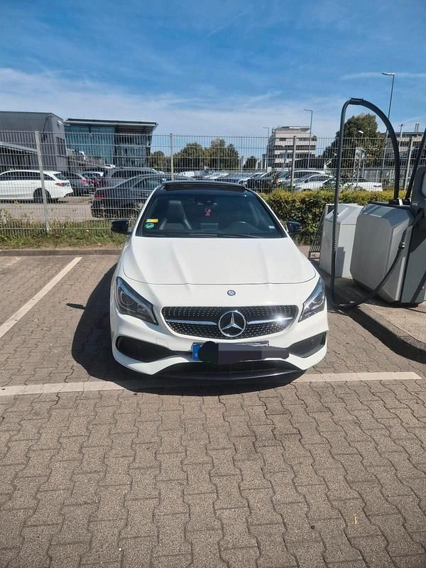 Weiß Gebraucht 2016 Mercedes CLA250 Limousine | 17.999 € (Guter Preis) - Bild 1/4