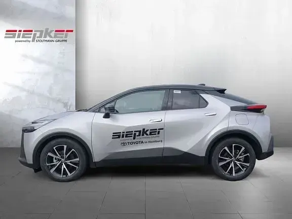 Gebraucht Toyota C-HR 140 PS (102 kW) 2025 Silver metallic / black SUV