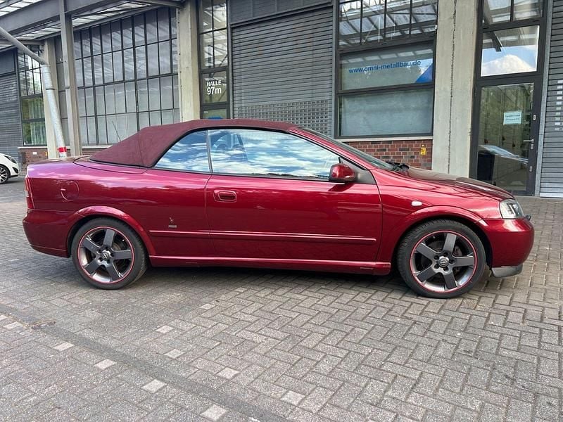 Rot Gebraucht 2004 Opel Astra Cabriolet Cabrio | 5.250 € - Bild 1/4