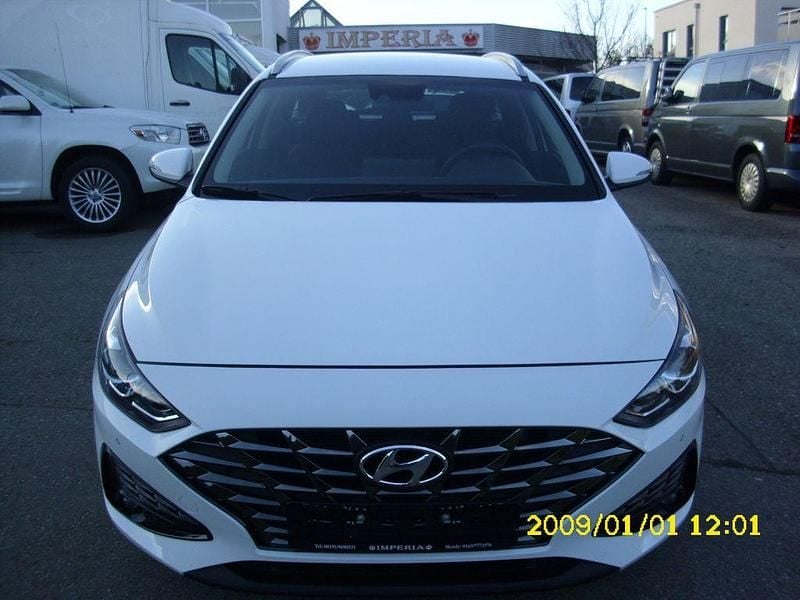Weiß Gebraucht 2023 Hyundai i30 Trend Kombi | 14.999 € (Superpreis) - Bild 1/4