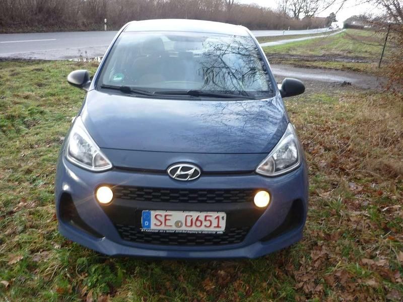 Gebraucht Hyundai i10 Classic 67 PS (49 kW) 2017 Blau Kleinwagen