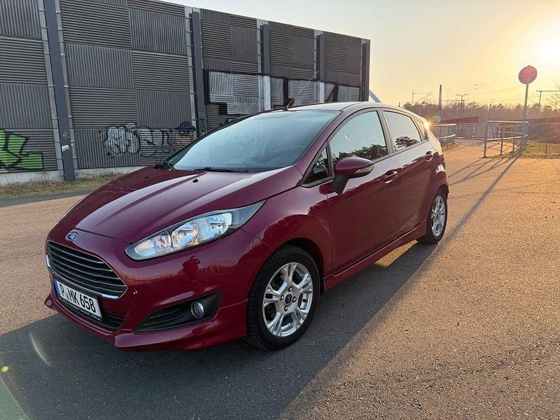 Gebraucht Ford Fiesta SYNC Edition 82 PS (60 kW) 2014 Rot Kleinwagen