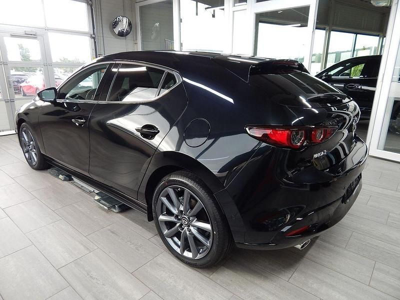 Neu Mazda 3 Exclusive 140 PS (102 kW) 2025 Schwarz Limousine