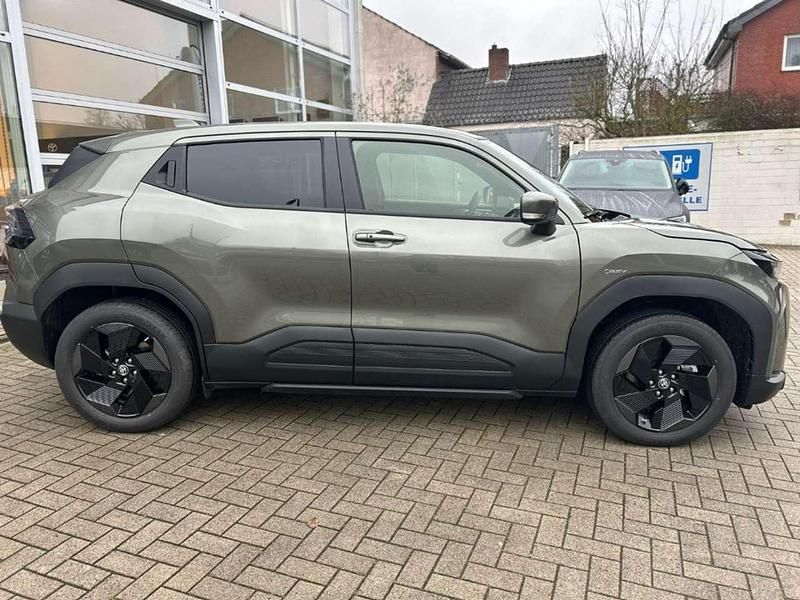 Neu Toyota Urban Cruiser Play 127 kW (174 PS) 2026 Grün SUV