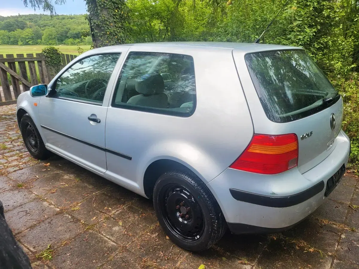 Używany VW Golf III 75 KM (55 kW) 1999 Srebrny Sedan/Limuzyna