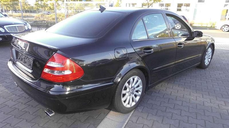 Gebraucht Mercedes E200 Classic 163 PS (119 kW) 2004 Schwarz Limousine