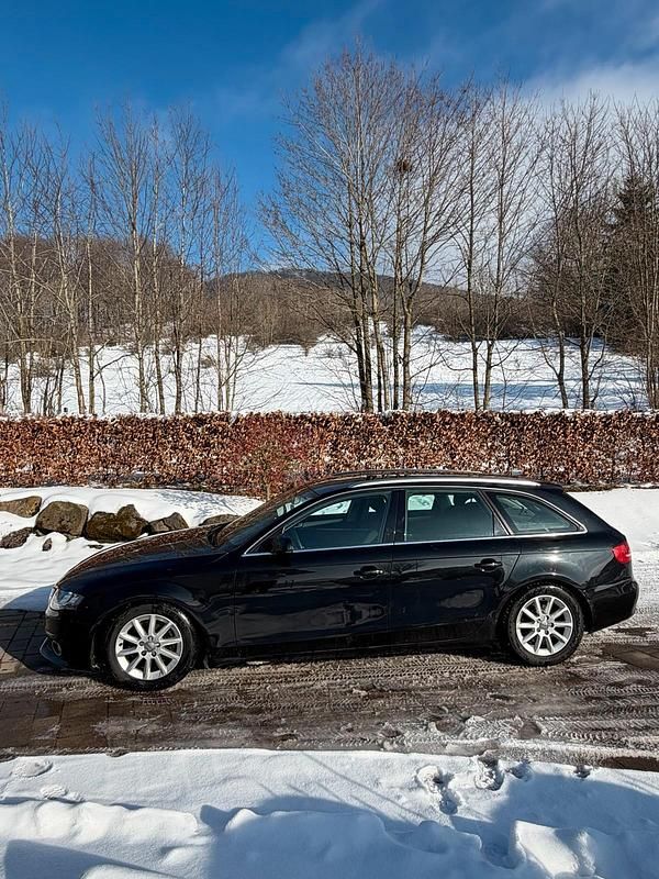 Gebraucht Audi A4 120 PS (88 kW) 2011 Schwarz Kombi