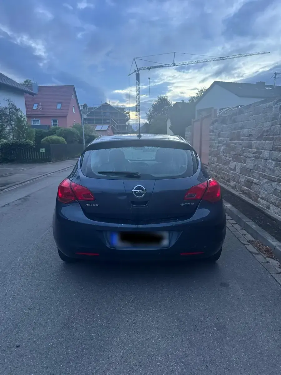 Usata Opel Astra 100 CV (73 kW) 2010 Blu Utilitaria