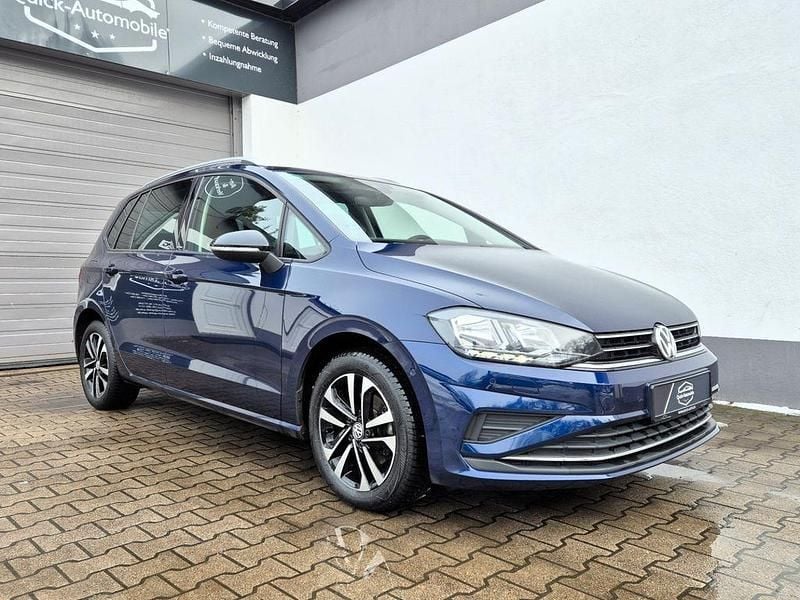 Blau Gebraucht 2019 VW Golf Sportsvan IQ Drive Van / Kleinbus | 15.990 € (Fairer Preis) - Bild 1/4