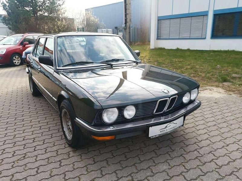 Grau Gebraucht 1983 BMW 518 Limousine | 7.999 € - Bild 1/4