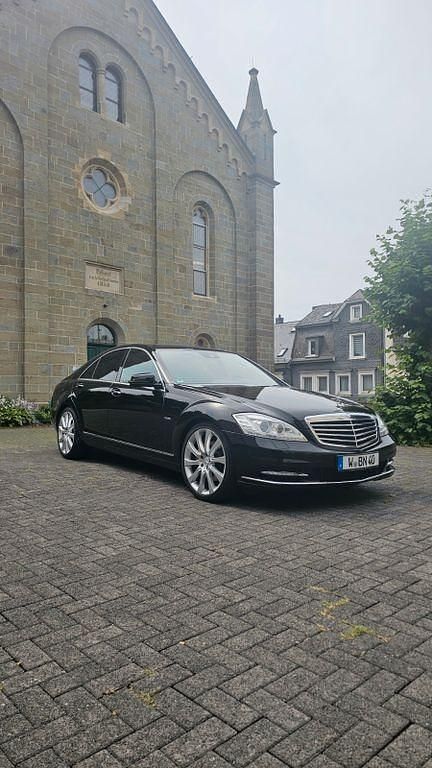 Schwarz Gebraucht 2011 Mercedes S350 Limousine | 17.490 € (Etwas zu teuer) - Bild 1/4