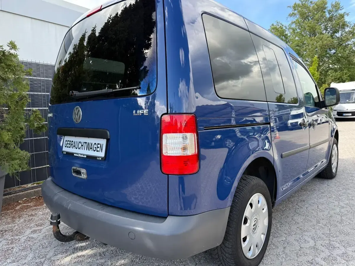 Second-hand VW Caddy Life 105 CP (77 kW) 2010 Albastru Monovolum