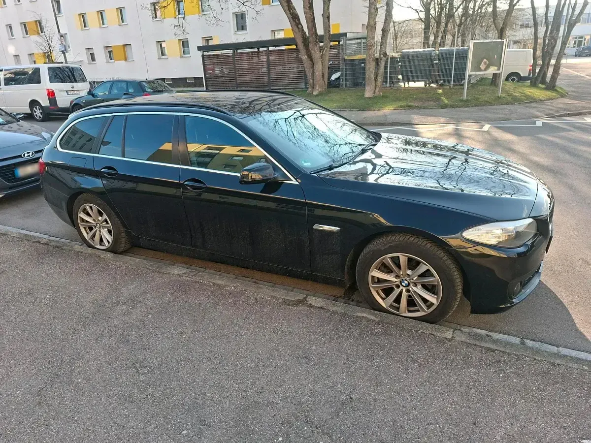 Gebraucht BMW 520 184 PS (135 kW) 2011 Schwarz Kombi