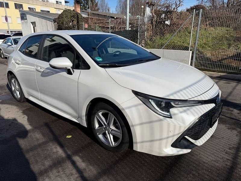 Gebraucht Toyota Corolla Hybrid Team 98 PS (72 kW) 2022 Weiß Limousine