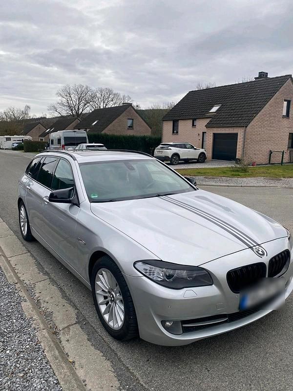Gebraucht BMW 520 163 PS (119 kW) 2011 Grau Kombi