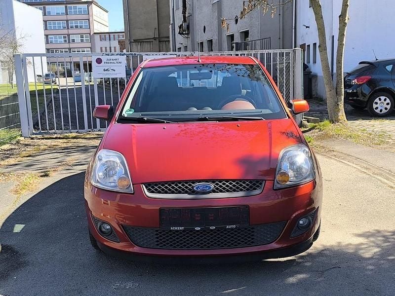 Gebraucht Ford Fiesta 101 PS (74 kW) 2009 Orange Kleinwagen