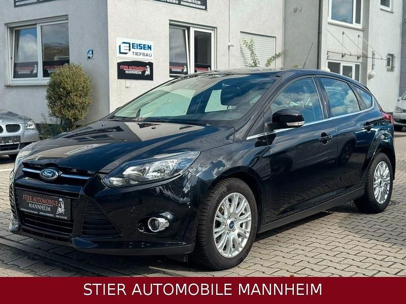 Schwarz Gebraucht 2011 Ford Focus Titanium Limousine | 6.650 € (Fairer Preis) - Bild 1/4