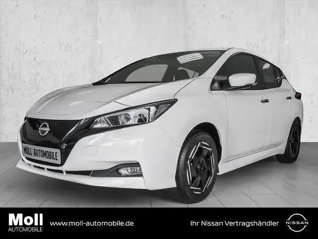 Weiss Gebraucht 2024 Nissan Leaf Acenta Kleinwagen | 18.980 € (Superpreis) - Bild 1/4