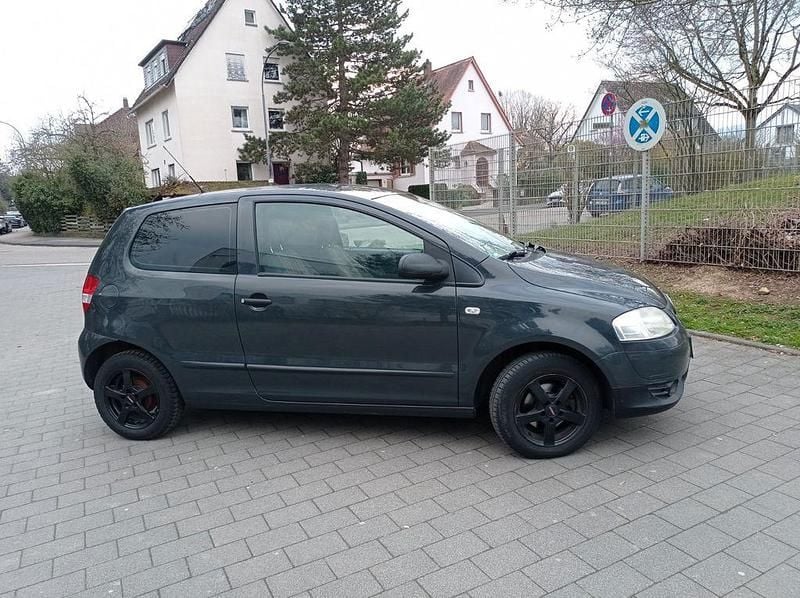 Gebraucht VW Fox 54 PS (39 kW) 2010 Schwarz Kleinwagen