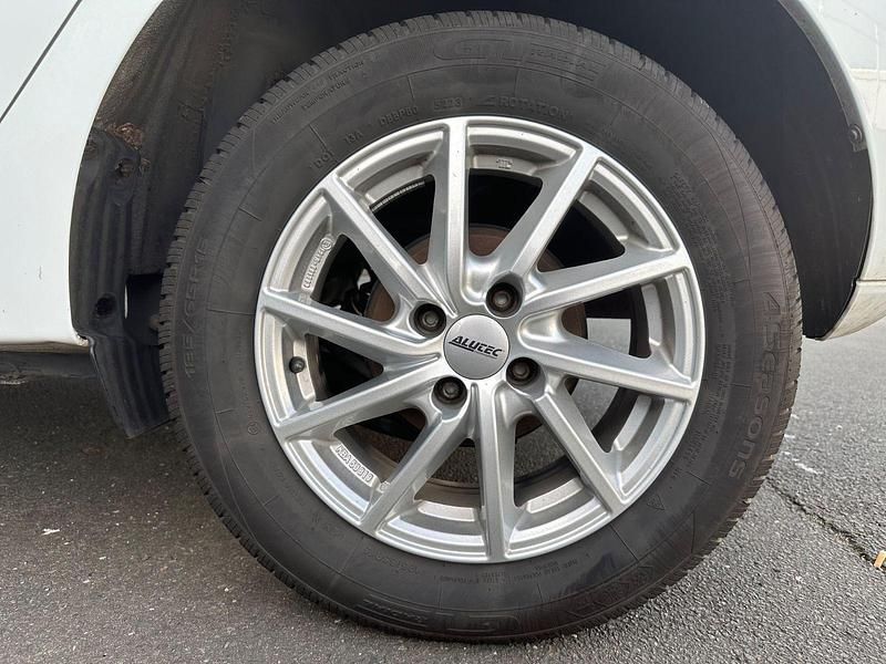 Gebraucht Dacia Sandero Acces 73 PS (53 kW) 2018 Weiß Limousine