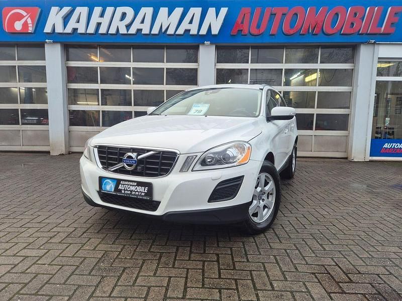 Weiß Gebraucht 2012 Volvo XC60 Summum SUV | 15.899 € (Teuer) - Bild 1/4