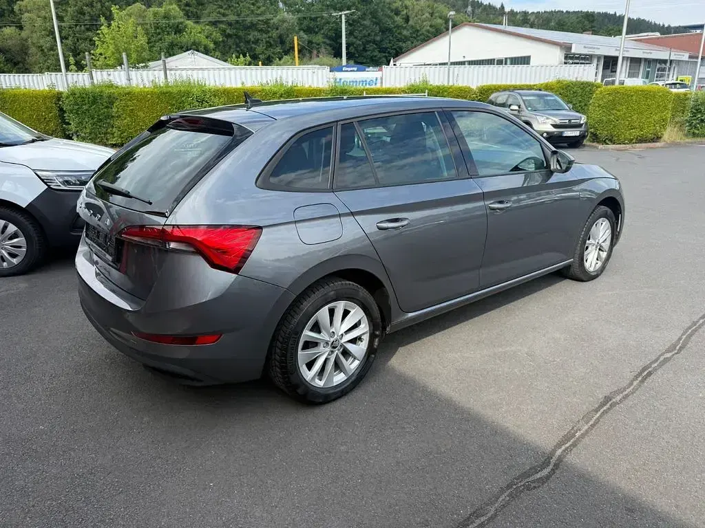Gebraucht Skoda Scala Ambition 110 PS (80 kW) 2023 Grau Kleinwagen