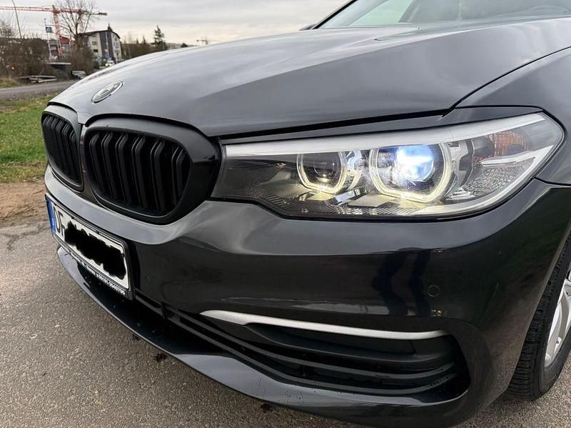 Gebraucht BMW 520 190 PS (139 kW) 2017 Grau Kombi