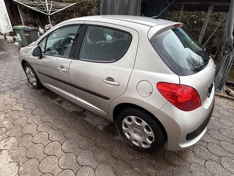 Gebraucht Peugeot 207 95 PS (69 kW) 2009 Grau Limousine