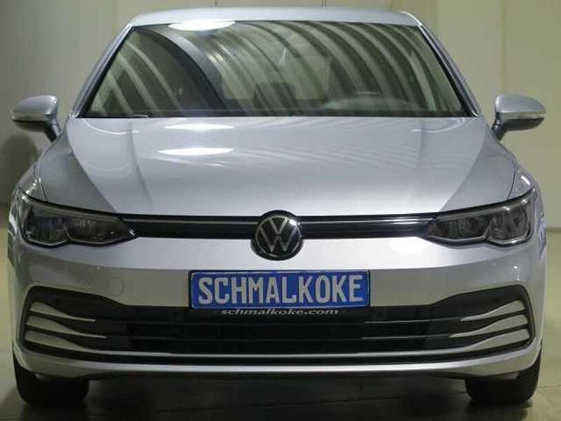 Reflex silver metallic (metallic) Gebraucht 2023 VW Golf VIII Life Limousine | 22.500 € (Guter Preis) - Bild 1/4