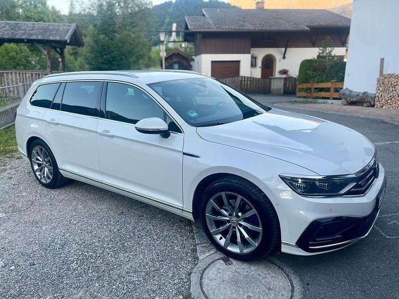 Weiß Gebraucht 2020 VW Passat GTE Limousine | 18.900 € (Etwas zu teuer) - Bild 1/4