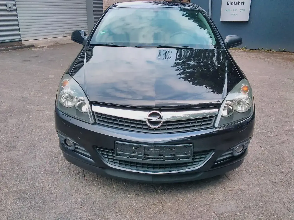 Gebraucht Opel Astra 116 PS (85 kW) 2009 Schwarz Coupé