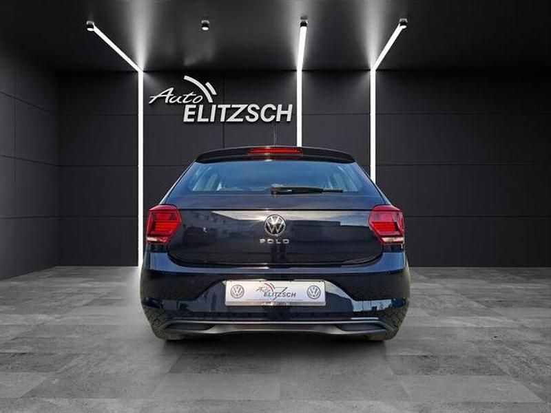 Gebraucht VW Polo Trendline 80 PS (58 kW) 2021 Deep black perleffekt Limousine