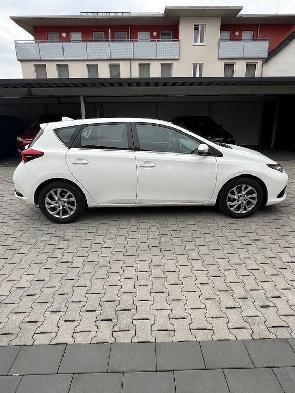 Gebraucht Toyota Auris Comfort 116 PS (85 kW) 2015 Weiß Limousine
