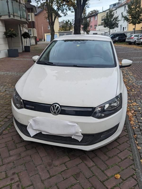 Weiß Gebraucht 2011 VW Polo Kleinwagen | 2.800 € (Fairer Preis) - Bild 1/4